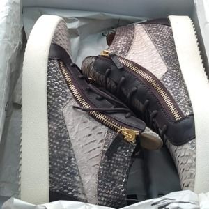 Meet your Posher, Josh